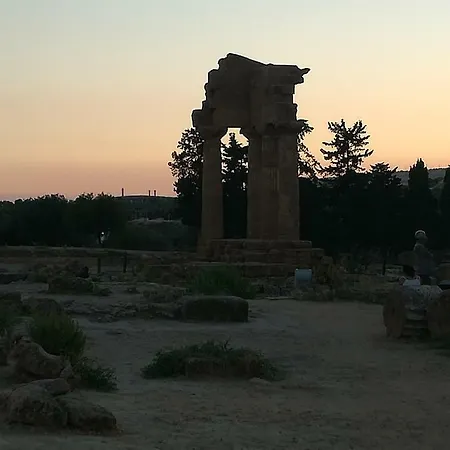 L'alba Sui Templi אגריג'נטו